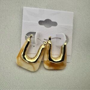 Beige Square hoop earrings
